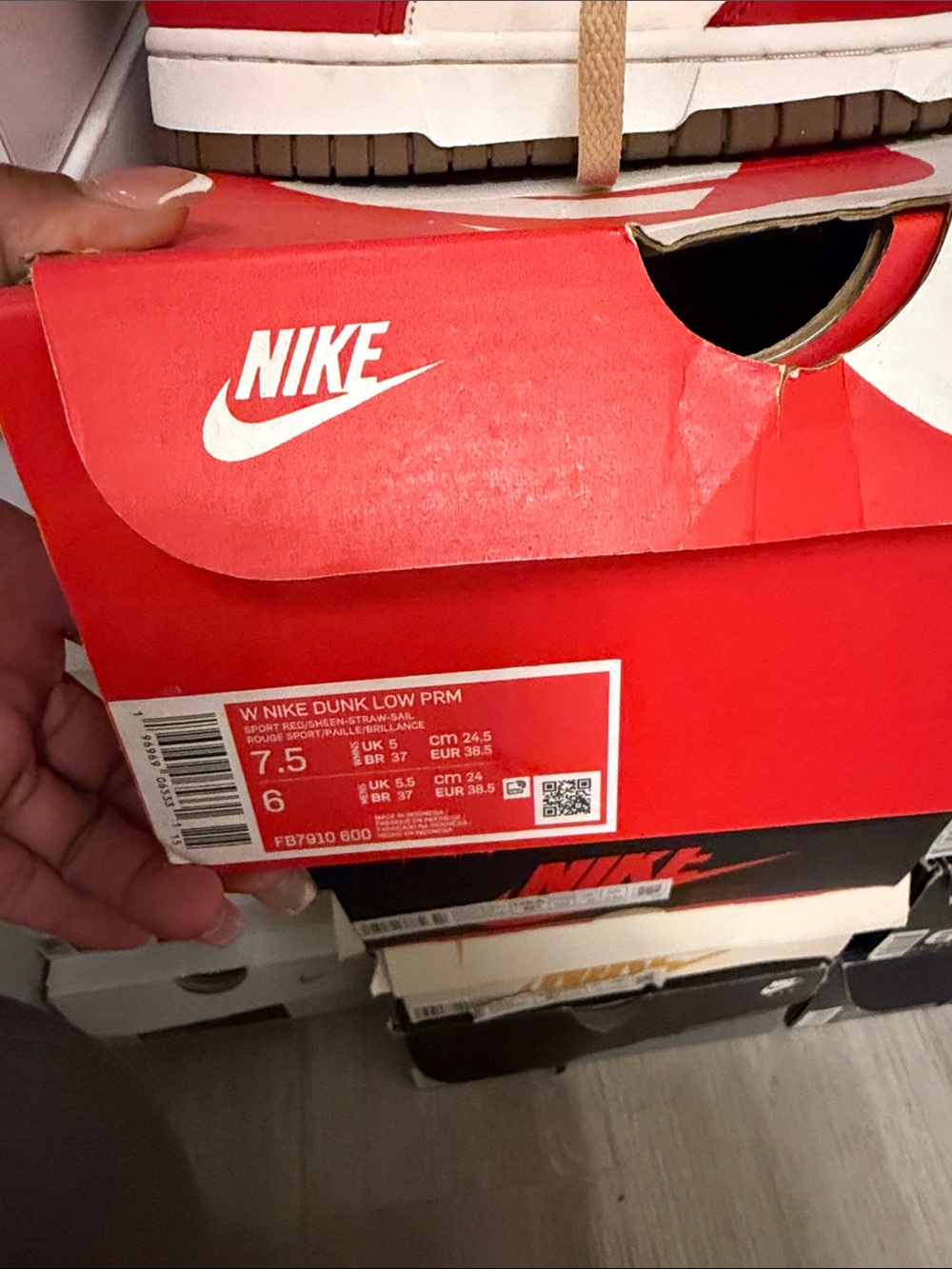 Nike Low Top Sneaker in Red, White & Tan Laces - Picture 3 of 3